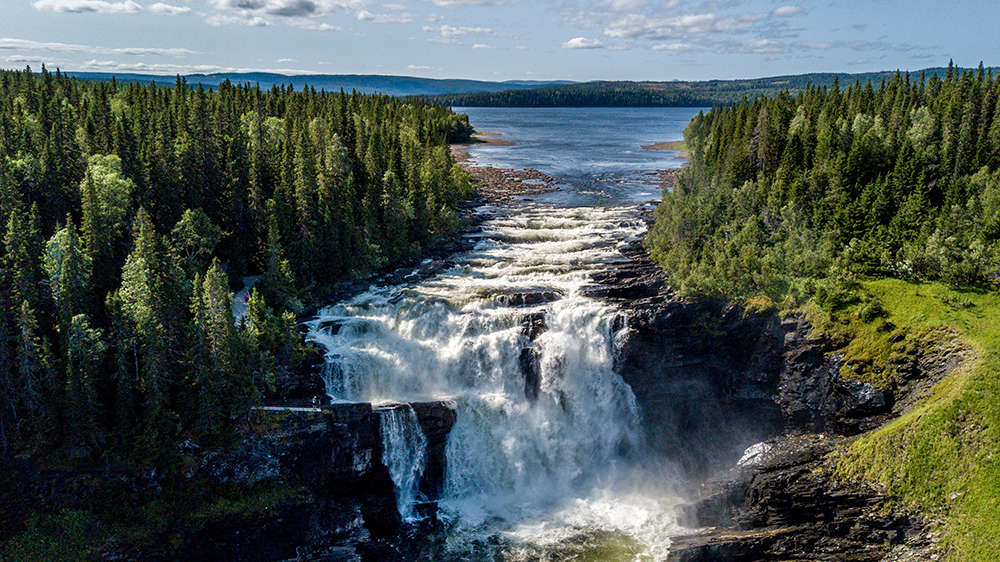 Sveriges största vattenfall intresserar pilgrimerna här – S:t Olavsleden